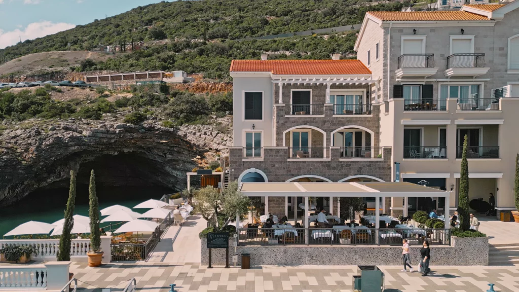 Spilja Lustica Bay