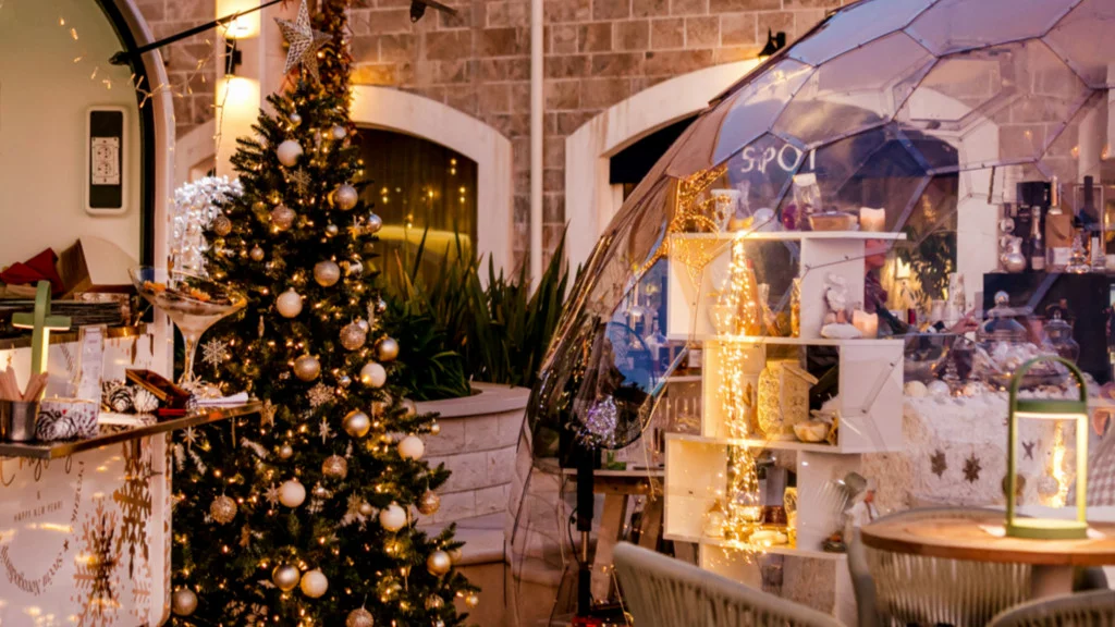 Festive Dome Lustiva Bay